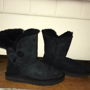 Black Bailey Button Uggs
